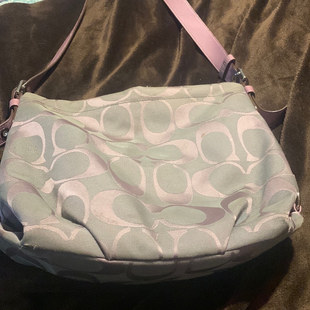 GUC COACH purple/violet bag zipper needs repair but still closes
